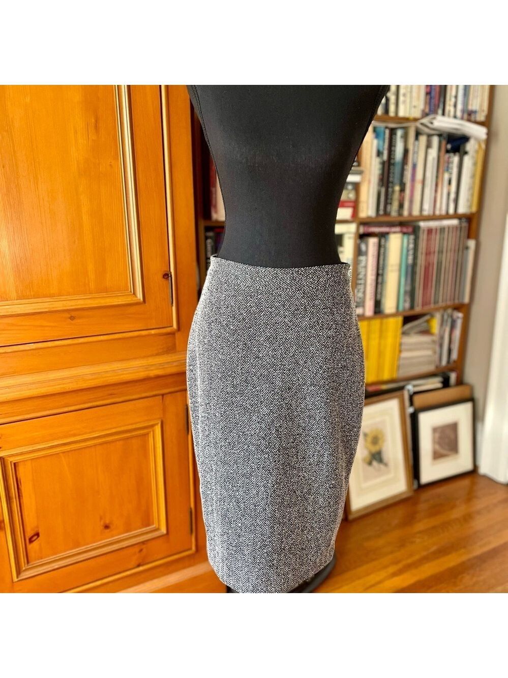 Banana Republic Classic Gray Herringbone Pencil Skirt Size 4 BNWT